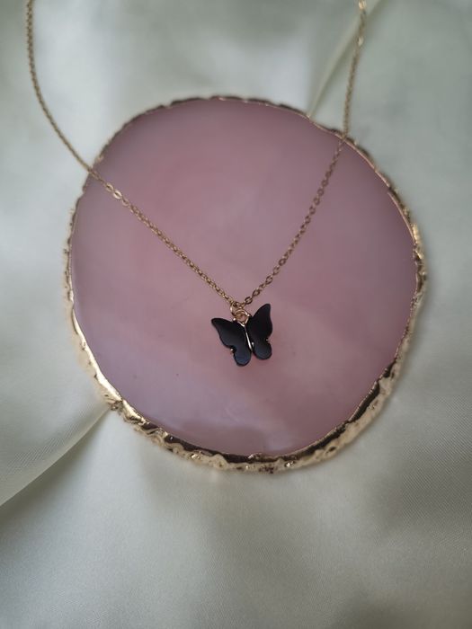 Naszyjnik z czarnym motylkiem
