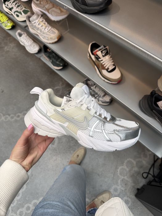 Нові Nike V2k run кросівки