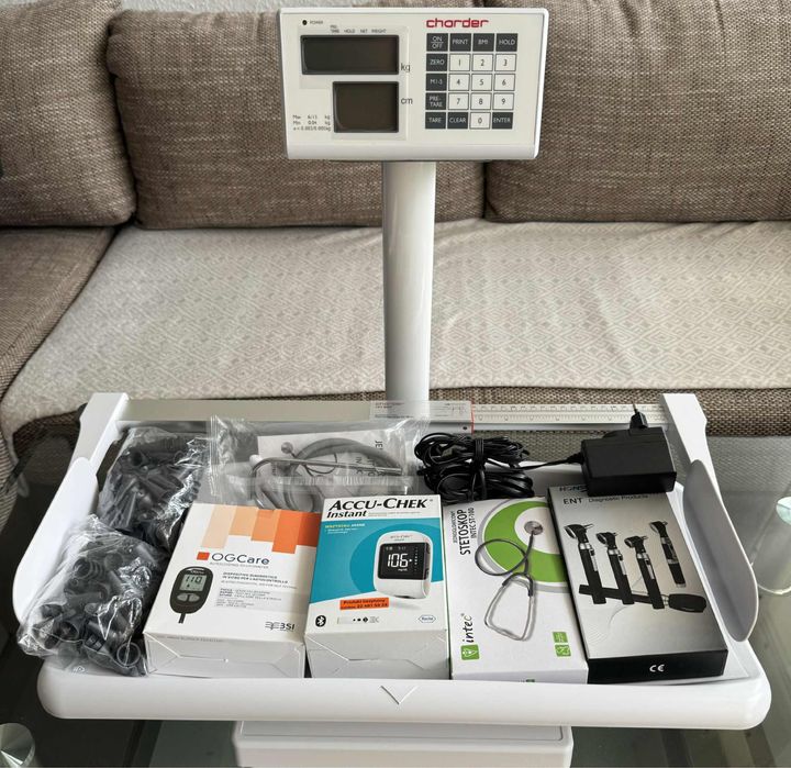 Waga niemowlęca + sprzęt medyczny