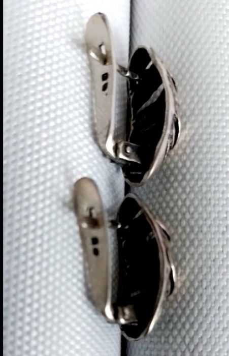 Bonitos Brincos em ouro 19 kilares para orelhas furadas em excekente