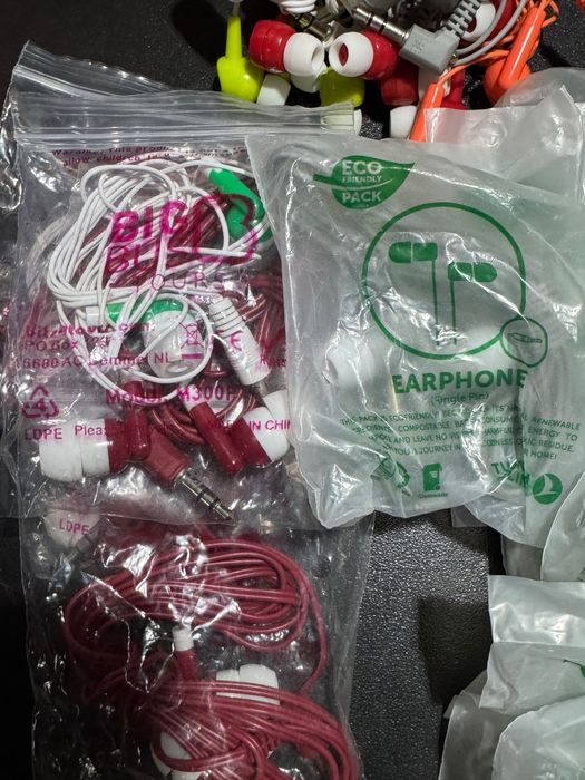 19 Auriculares / Fones / Earphone universais sem marca (conjuntos)