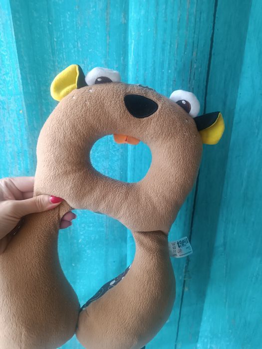 Брендовая подушка - подголовник для путешествий