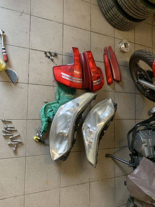 Citroen C4 lampa przód prawa