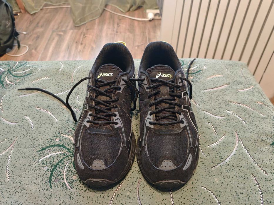 Кроссовки Asics Gel  (оригинал) фирменные размер -44 стелька- 28см.