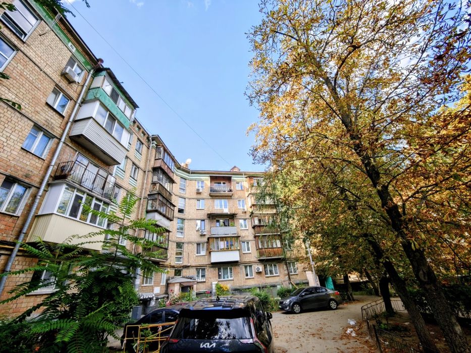 Продажа 2 комнатной квартиры студии Чоколовский бульвар 37. Караваевы Дачи, Шулявская