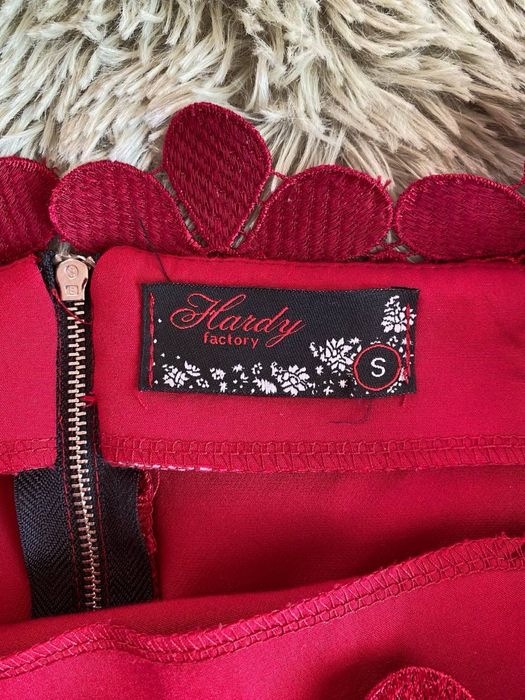 Продам Сукню в бордовому кольорі