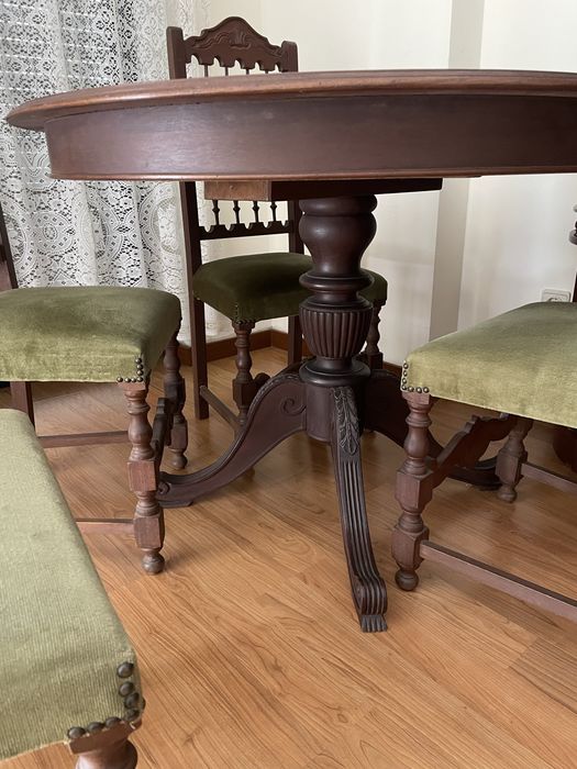 Conjunto de mesa de jantar extensivel  com 6 cadeiras