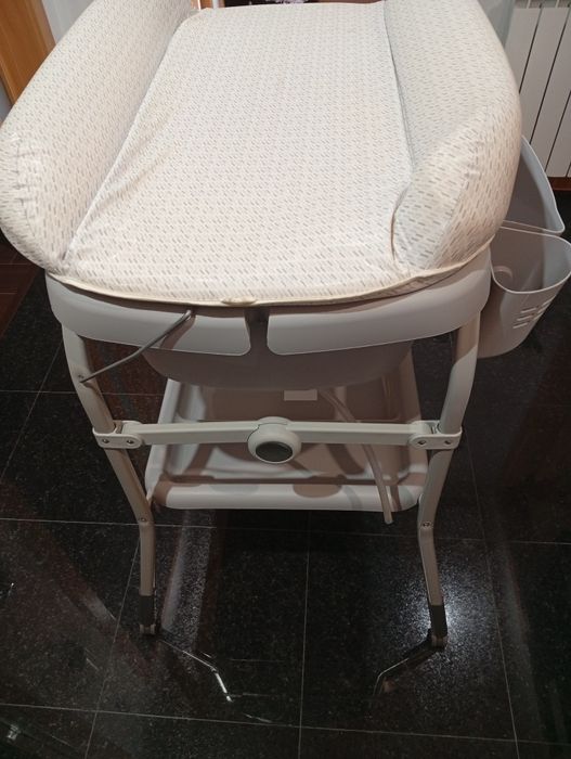 Chicco - Banheira muda-fraldas Cuddle & Bubble Stone