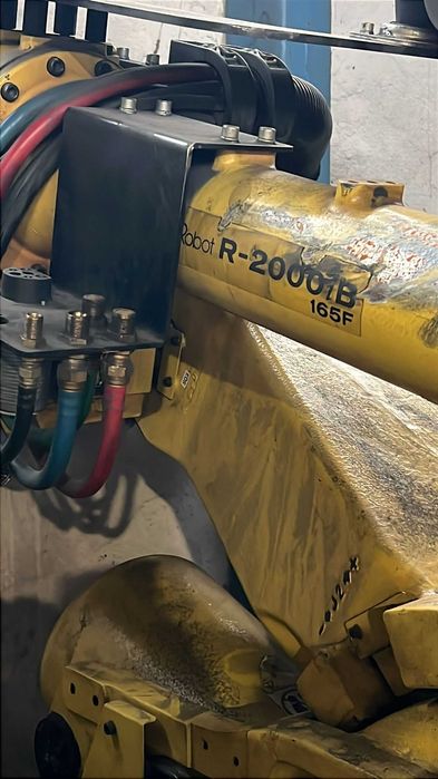 Robot przemysłowy FANUC R-2000iB 100P, R-2000iB 165F plus szafy