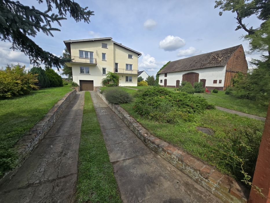 Dom 360m2 Brzezia Łąka pod Wrocławiem. Działka 2500m2. Stodoła 120m2.