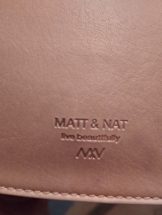 Продам кожанную женскую бежевую сумку