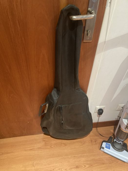 Estojo para  guitarra baixo msrca Steinberger