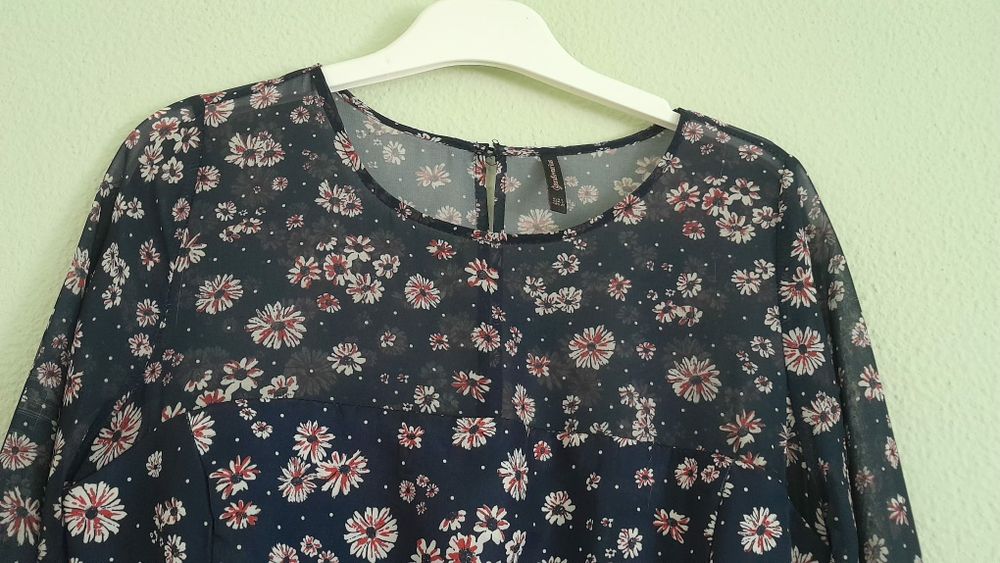 Vestido Floral com Transparência