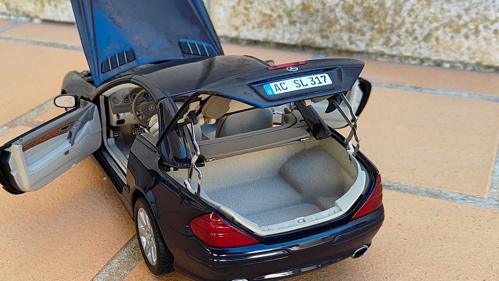 Mercedes Benz SL Class 2001 Minichamps