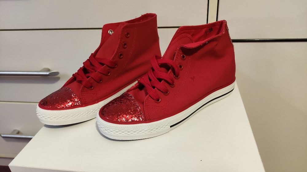 Trampki za kostkę damskie czerwone cekiny roz 38,37, 39 oraz 41