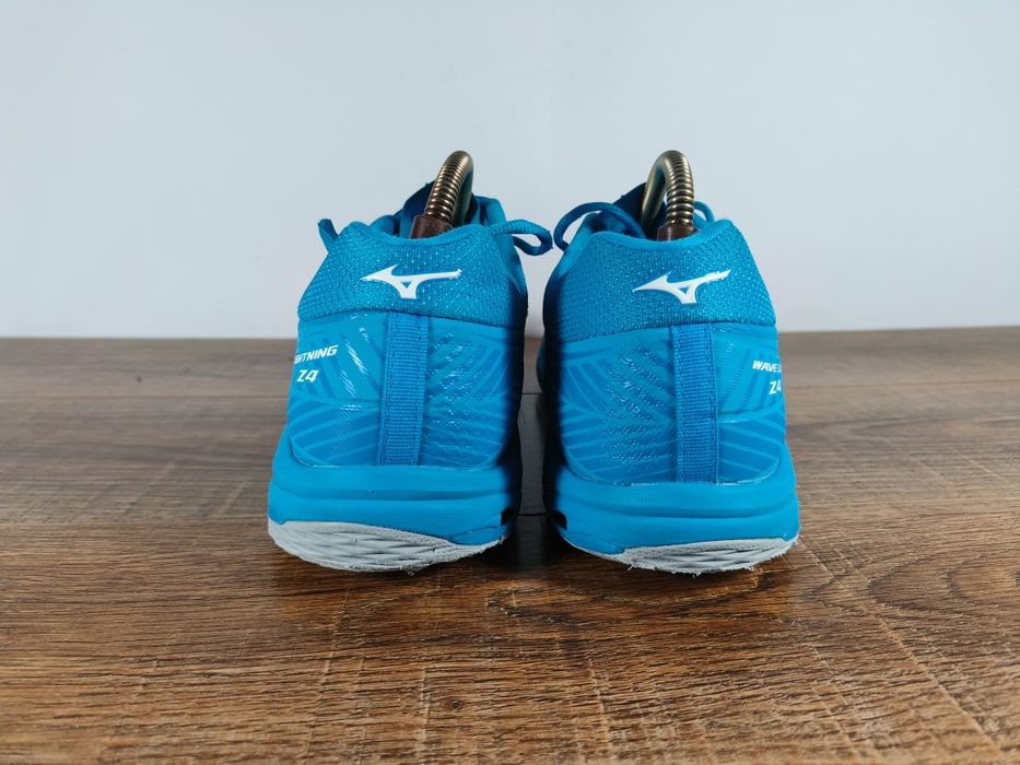 Кросівки Mizuno Wave Lightning