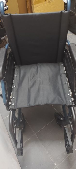 Cadeira de rodas nova