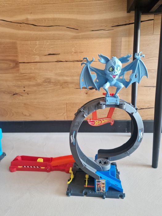 HOT WHEELS CITY Tor pętla nietoperz