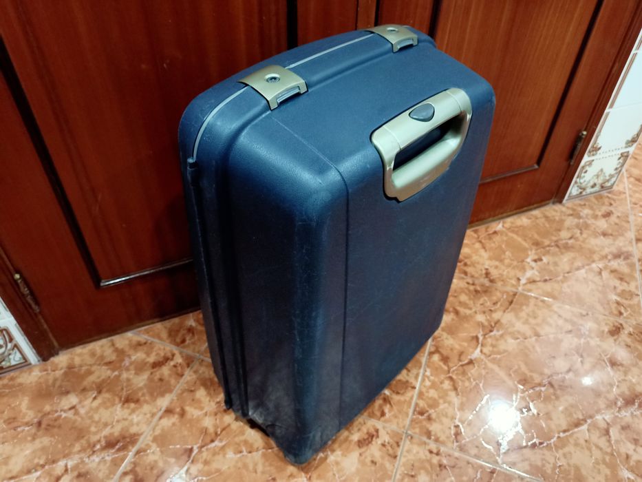 Mala Malas rígida de porão até 23 kg viagem casa quarto apartamento.