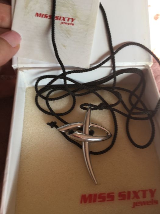 Anel Miss Sixty  e colar novos e originais