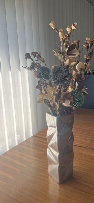 Jarro Decorativo com Arranjo de Flores Artificiais