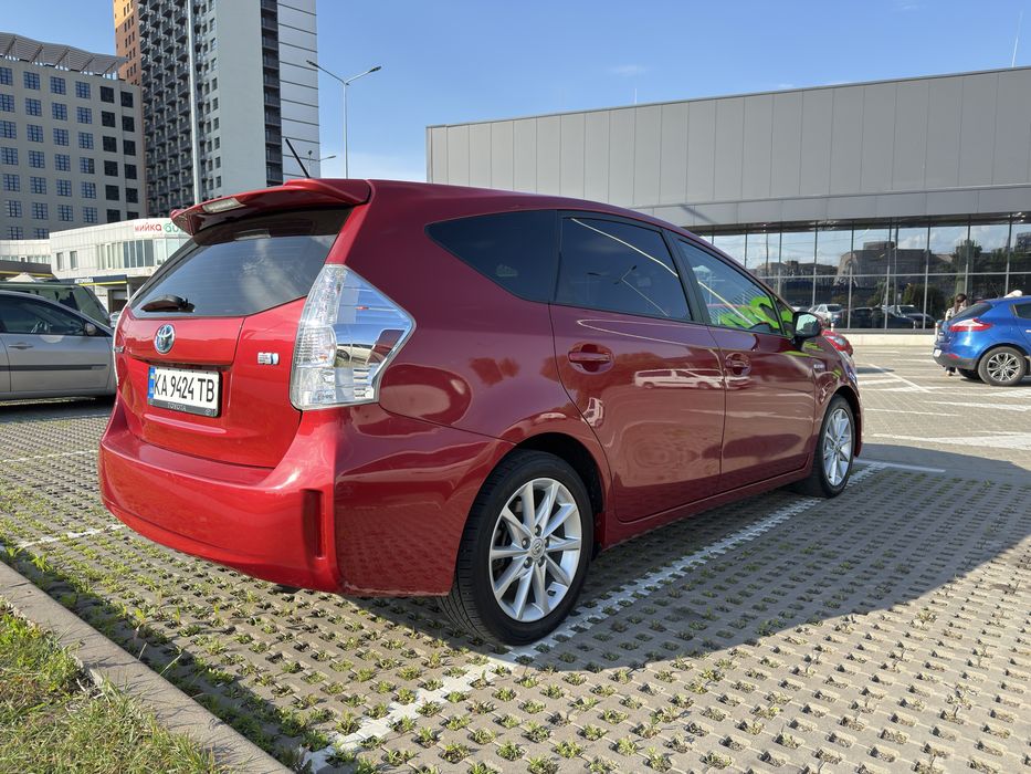 Toyota Prius V 2013