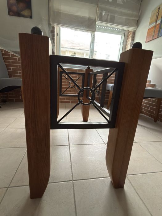 Mesa com tampo de vidro