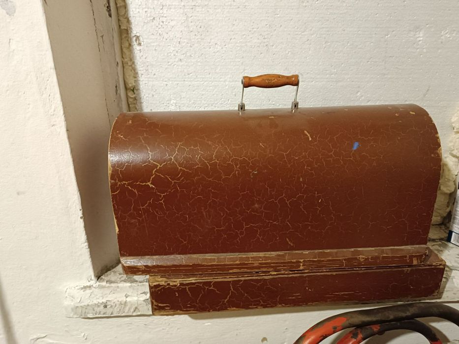 Продам швейну машинку