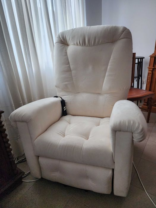 Poltrona colunex regulável eletricamente (como nova)