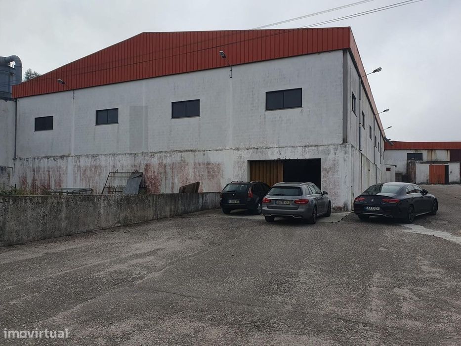 Venda de Armazém Industrial 2024m2 no Juncal em Porto de Mós | Logísti