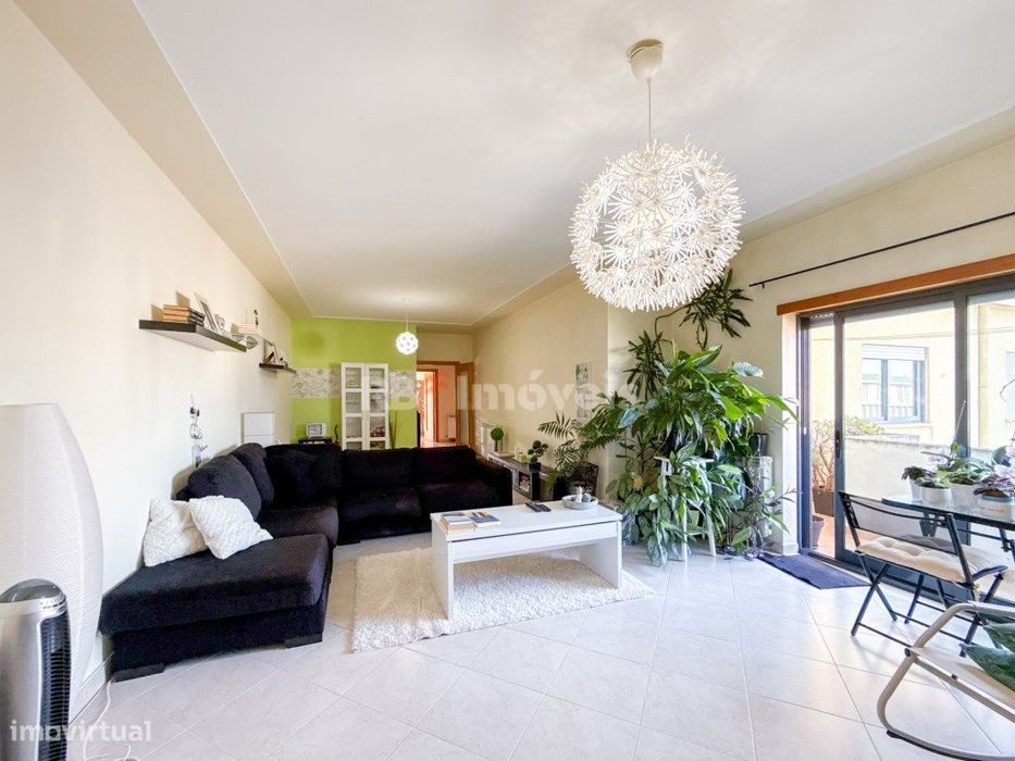 Apartamento T4 c/ Garagem e Varandas - Entroncamento