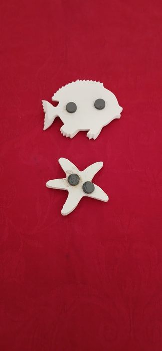 Dois ímans de gesso, novos