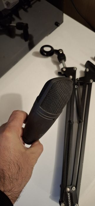 Microfone USB para Streaming + Braço Articulado Neewer – Pronto a usar