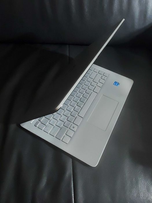 Laptop HP 14s Intel Pentium Gold RAm 4GB