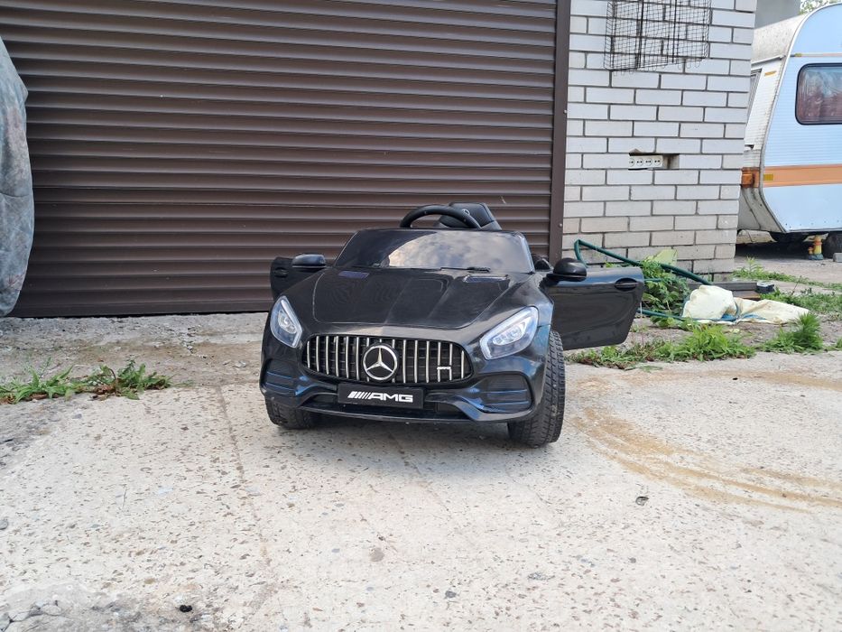 Дитячий автомобіль на акумуляторі MERCEDES AMG