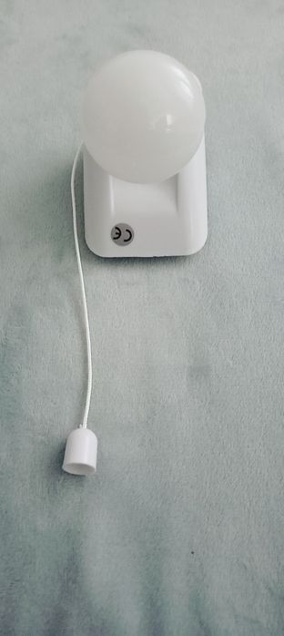 Biała, mała lampka