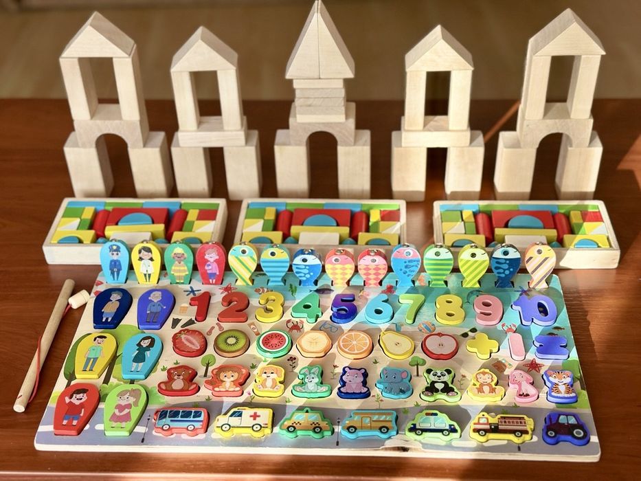 Комплект дерев'яних іграшок з контейнером для зберігання