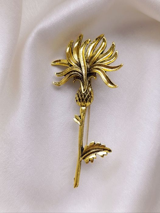 Шикарні брошки конвалія і чортополох Trifari маркування