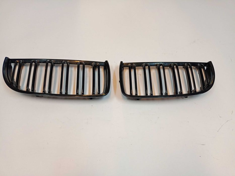 BMW E90 E91 Grill Nerki kratki powietrza wlot M3 LOOK Połysk KOMPLET