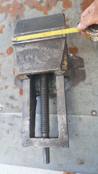 Продам тіски слісарні