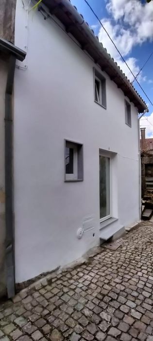 Moradia T2 renovada. Ótimo investimento