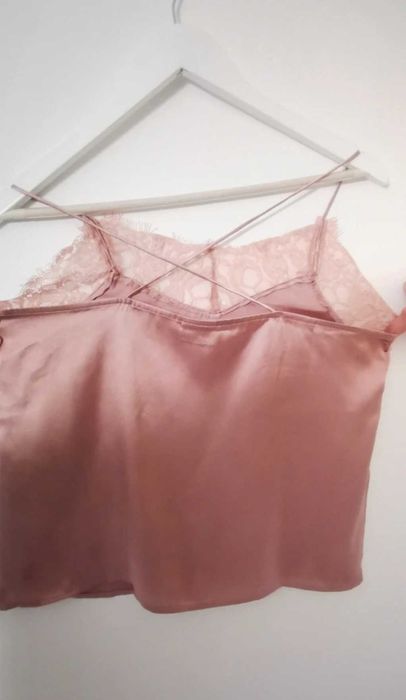 Różowa koszulka na ramiączkach