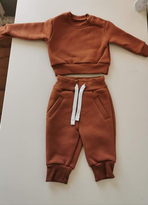 Bluza i spodnie dresowe marki MUUV