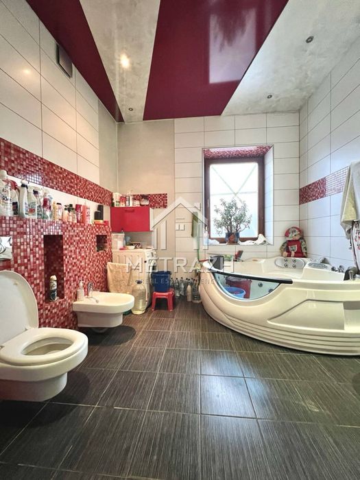 Продам будинок на Холодній горі з ремонтом ,198м2