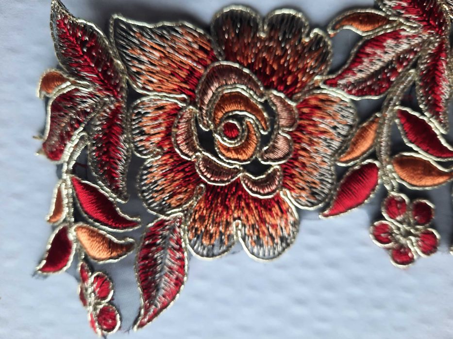 Декоративна тасьма вишита