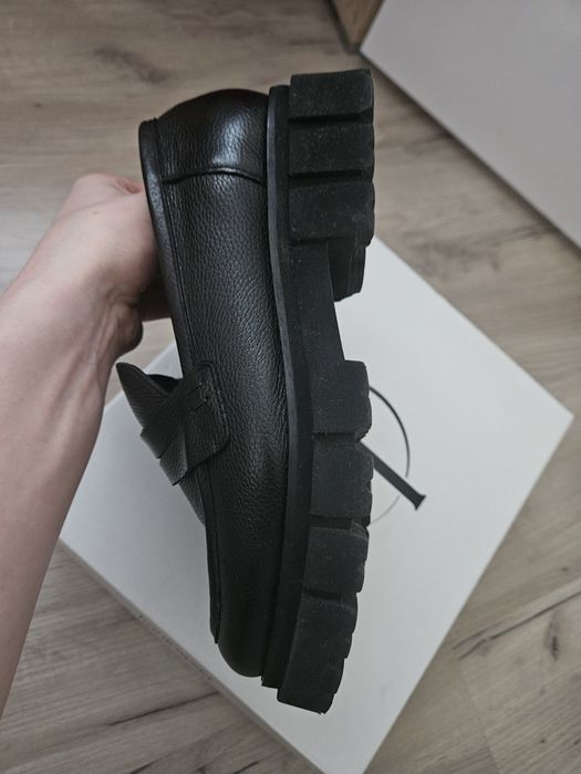 Czarne skórzane buty  loafersy mokasyny na platformie 37