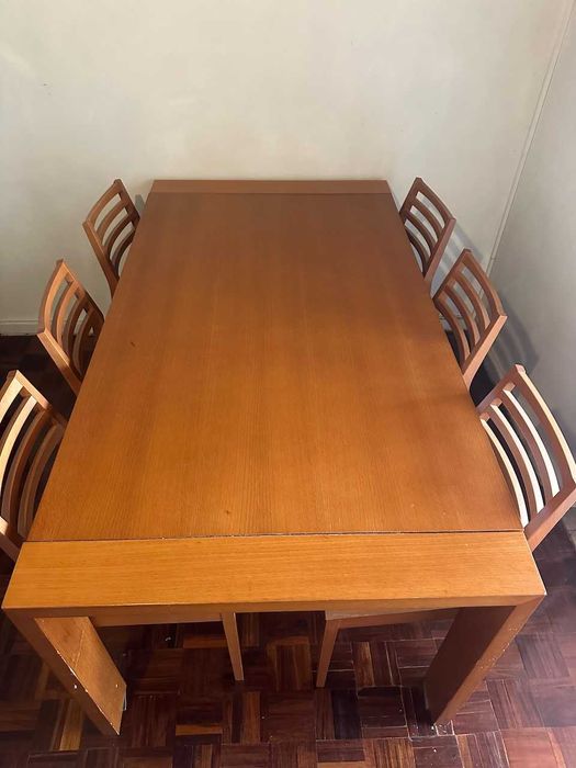 MESA DE JANTAR com 4 cadeiras | Oportunidade
