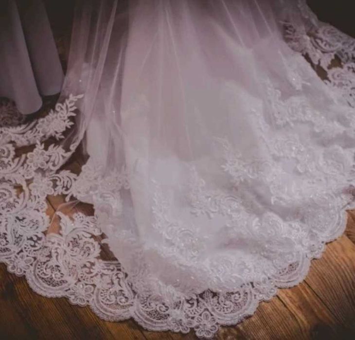 Sukienka ślubna rybka z podpinanym trenem