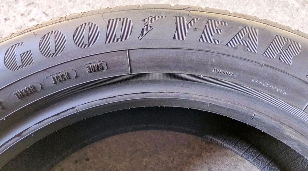 Шини літні демо R17 215/55 Good Year Efficient Grip Performance