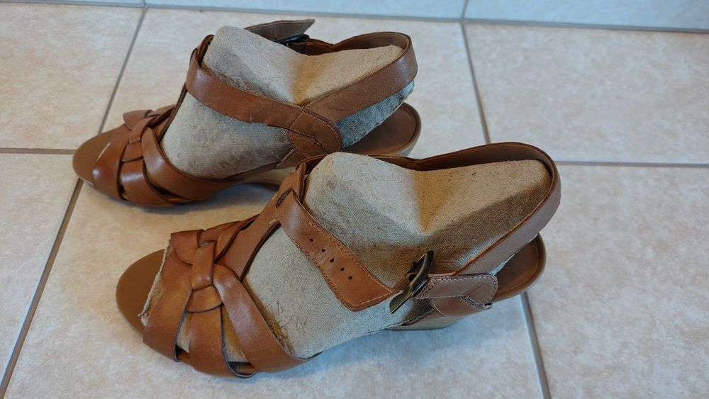 Sandały skórzane damskie Clarks rozm.38